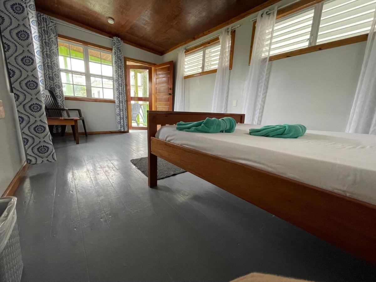 Sea N Sun Guest House Caye Caulker Exteriör bild