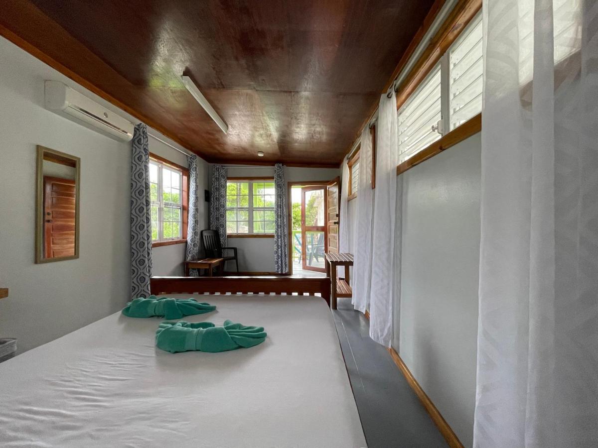 Sea N Sun Guest House Caye Caulker Exteriör bild