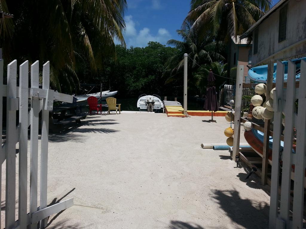 Sea N Sun Guest House Caye Caulker Exteriör bild